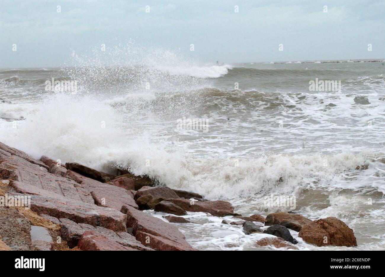 Surfside Beach, Texas USA, 23 settembre 2005: La tempesta dall'uragano Rita è la comunità balneare di Surfside Beach nella contea di Brazoria poco prima dello sbarco dell'uragano Rita. ©Bob Daemmrich Foto Stock