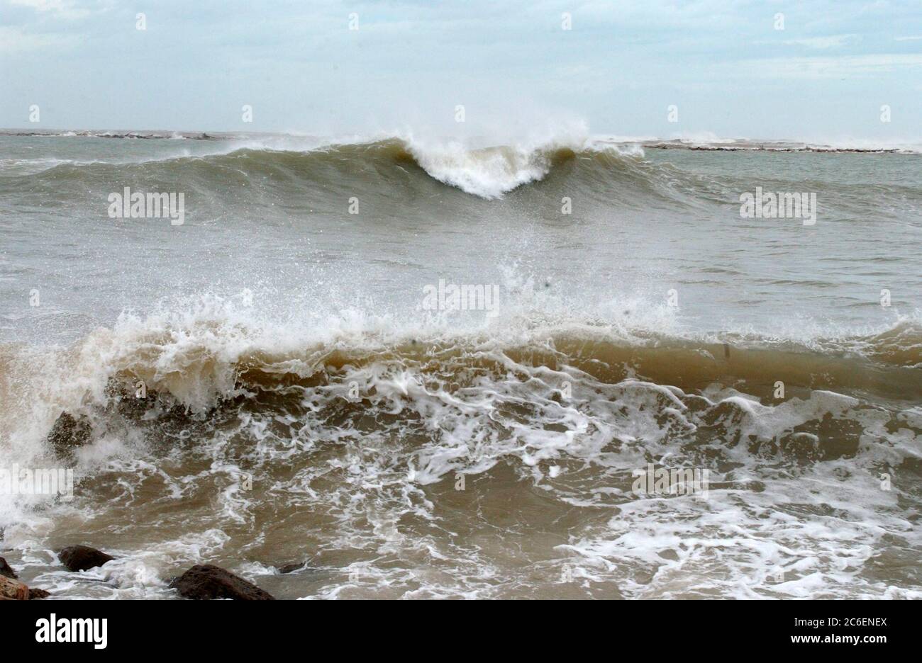 Surfside Beach, Texas USA, 23 settembre 2005: La tempesta dall'uragano Rita è la comunità balneare di Surfside Beach nella contea di Brazoria poco prima dello sbarco dell'uragano Rita. ©Bob Daemmrich Foto Stock