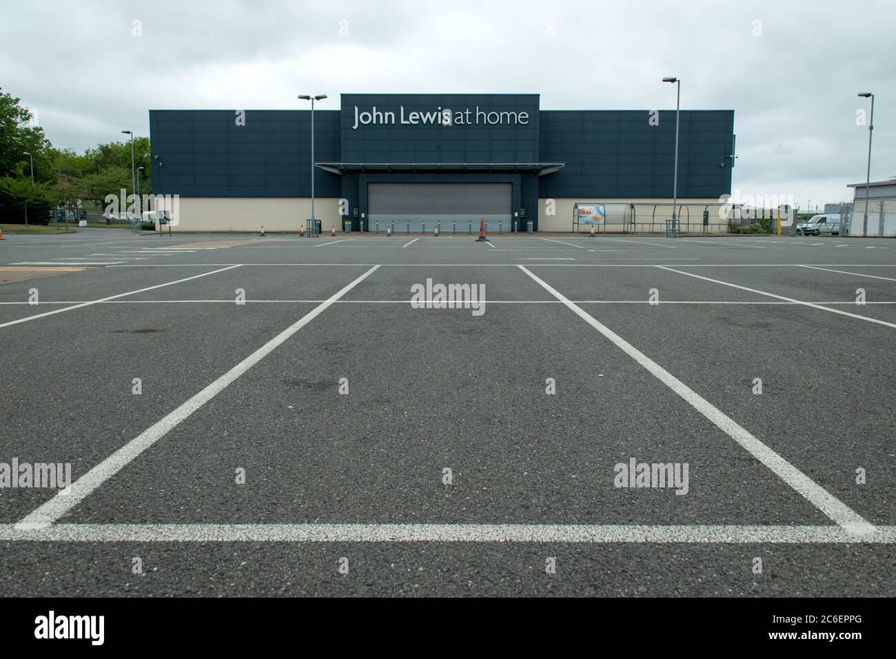 Vista generale del negozio John Lewis at Home a Croydon, Che è prossima come la John Lewis Partnership ha detto che chiuderà due grandi magazzini a Birmingham e Watford, quattro negozi a Home a Croydon, Newbury, Swindon e Tamworth, così come due punti vendita di hub di viaggio a Heathrow e St Pancras. Foto Stock