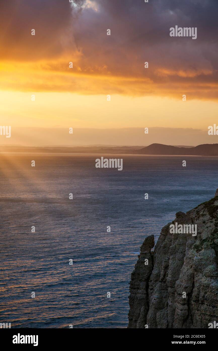 Tramonto a Hooken Landslip sulla Jurassic Coast, Devon, Inghilterra Foto Stock