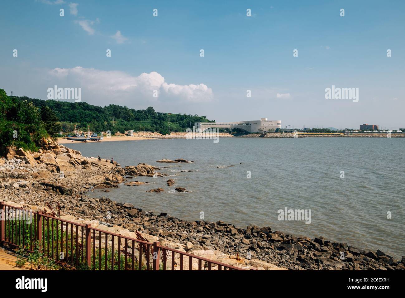Siheung, Corea - 9 luglio 2020 : Oido Seascape con Siheung Oido Museum Foto Stock
