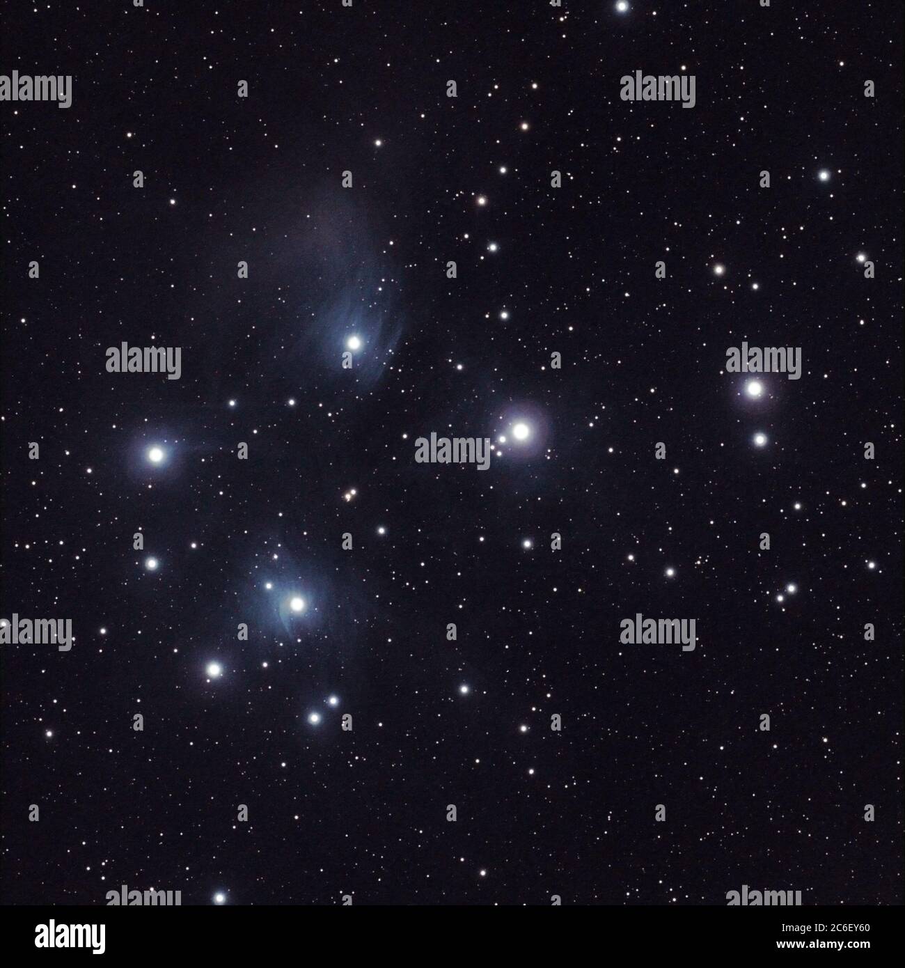 Le Pleiades, le sette Sorelle o secondo la sua designazione nel catalogo di Messier - M45 è un gruppo di stelle aperte nella costellazione di Toro. Esso Foto Stock