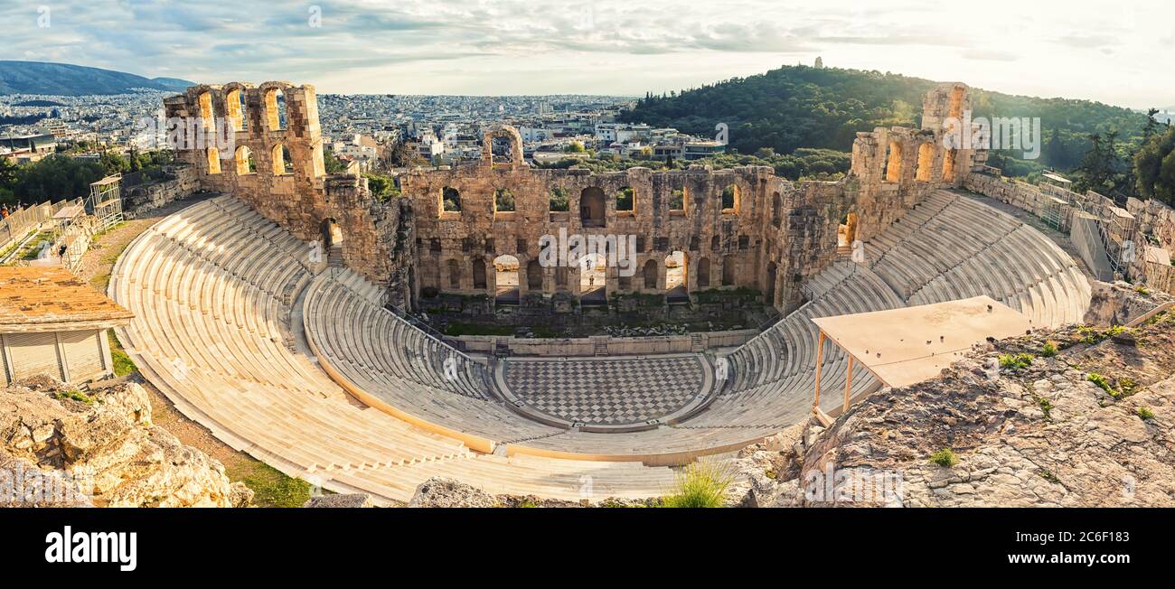 L'Odeon di Erode Attico (chiamato anche Herodeion o Herodion) è un teatro romano in pietra situato sul versante sud-ovest dell'Acropoli di Atene, G. Foto Stock