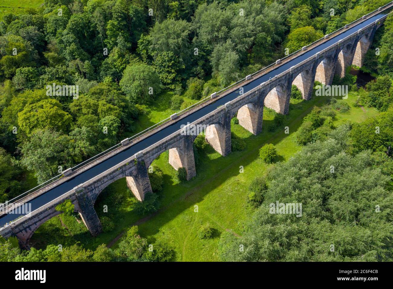 L'Acquedotto Avon Muiravonside Country Park. L'Acquedotto Avon è un acquedotto navigabile che porta il canale Union sul fiume Avon vicino Linlithgow Foto Stock