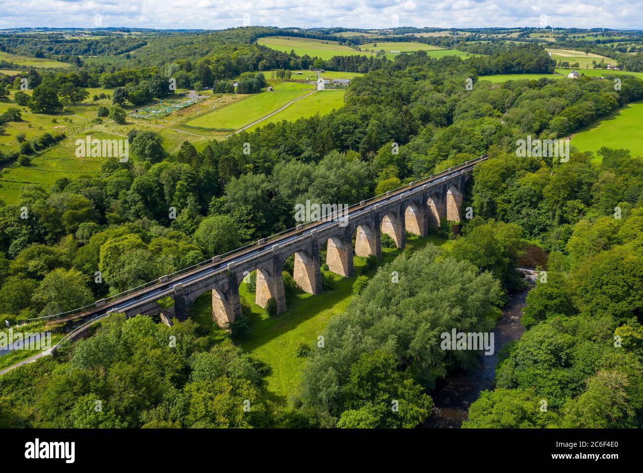 L'Acquedotto Avon Muiravonside Country Park. L'Acquedotto Avon è un acquedotto navigabile che porta il canale Union sul fiume Avon vicino Linlithgow Foto Stock