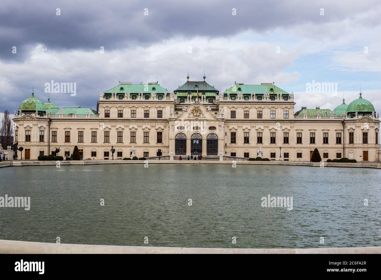 Vienna, Austria - 6 marzo 2017: Vista di una Fontana e del Palazzo del Belvedere superiore Foto Stock