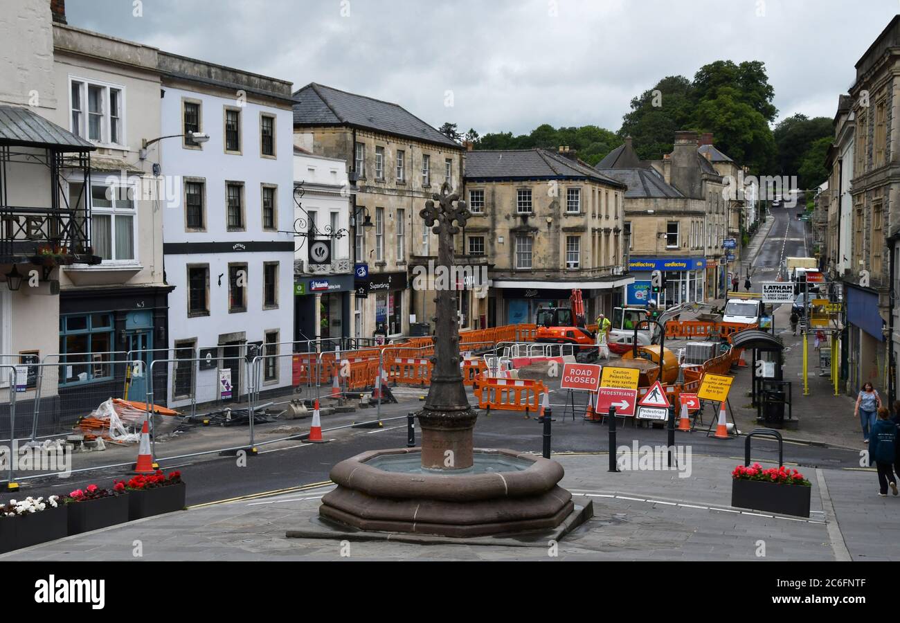 La strada chiusa attraverso il centro città di Frome in Somerset in fase di ristrutturazione a beneficio dei pedoni e di ridurre e migliorare il flusso del traffico. W Foto Stock