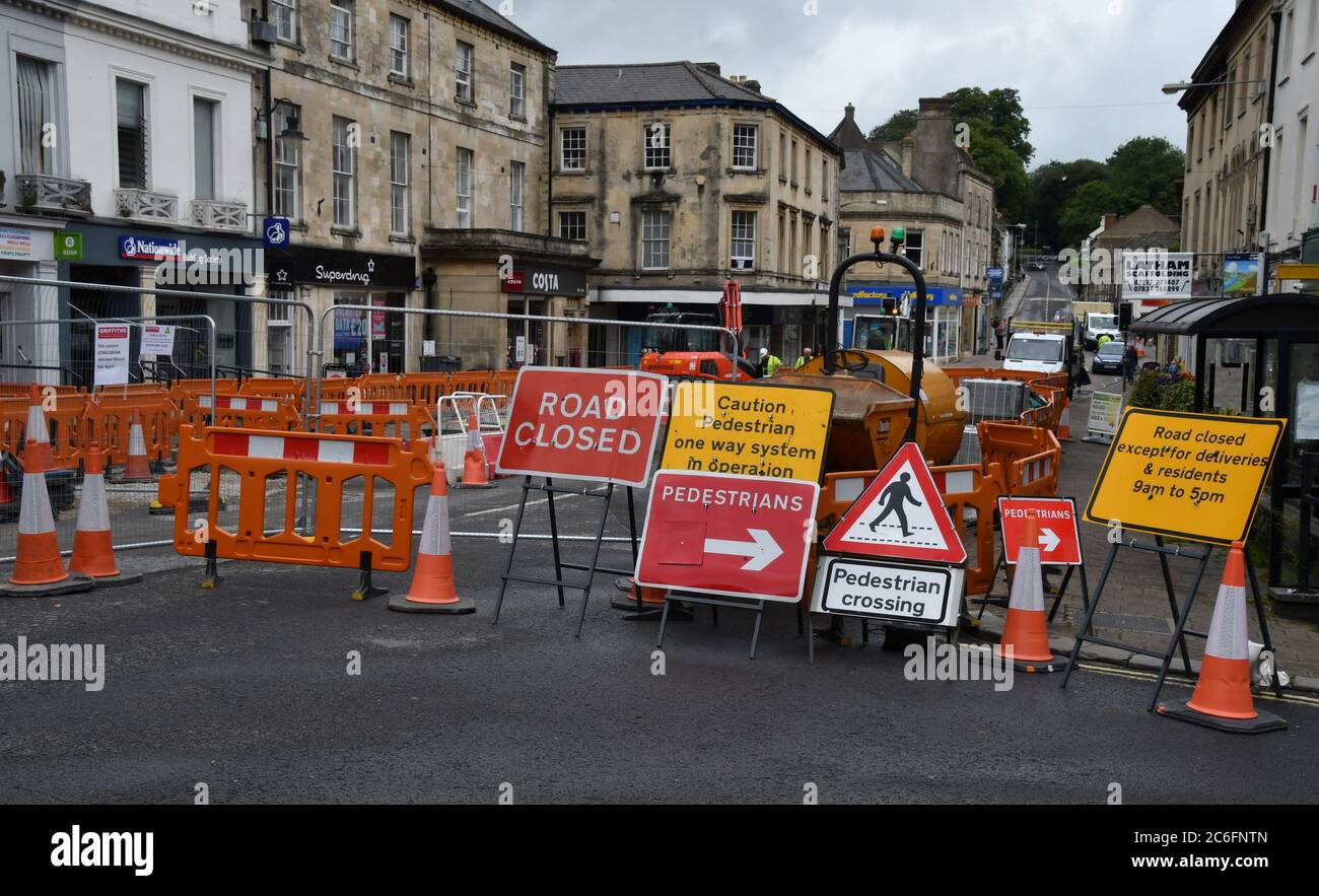 La strada chiusa attraverso il centro città di Frome in Somerset in fase di ristrutturazione a beneficio dei pedoni e di ridurre e migliorare il flusso del traffico. W Foto Stock