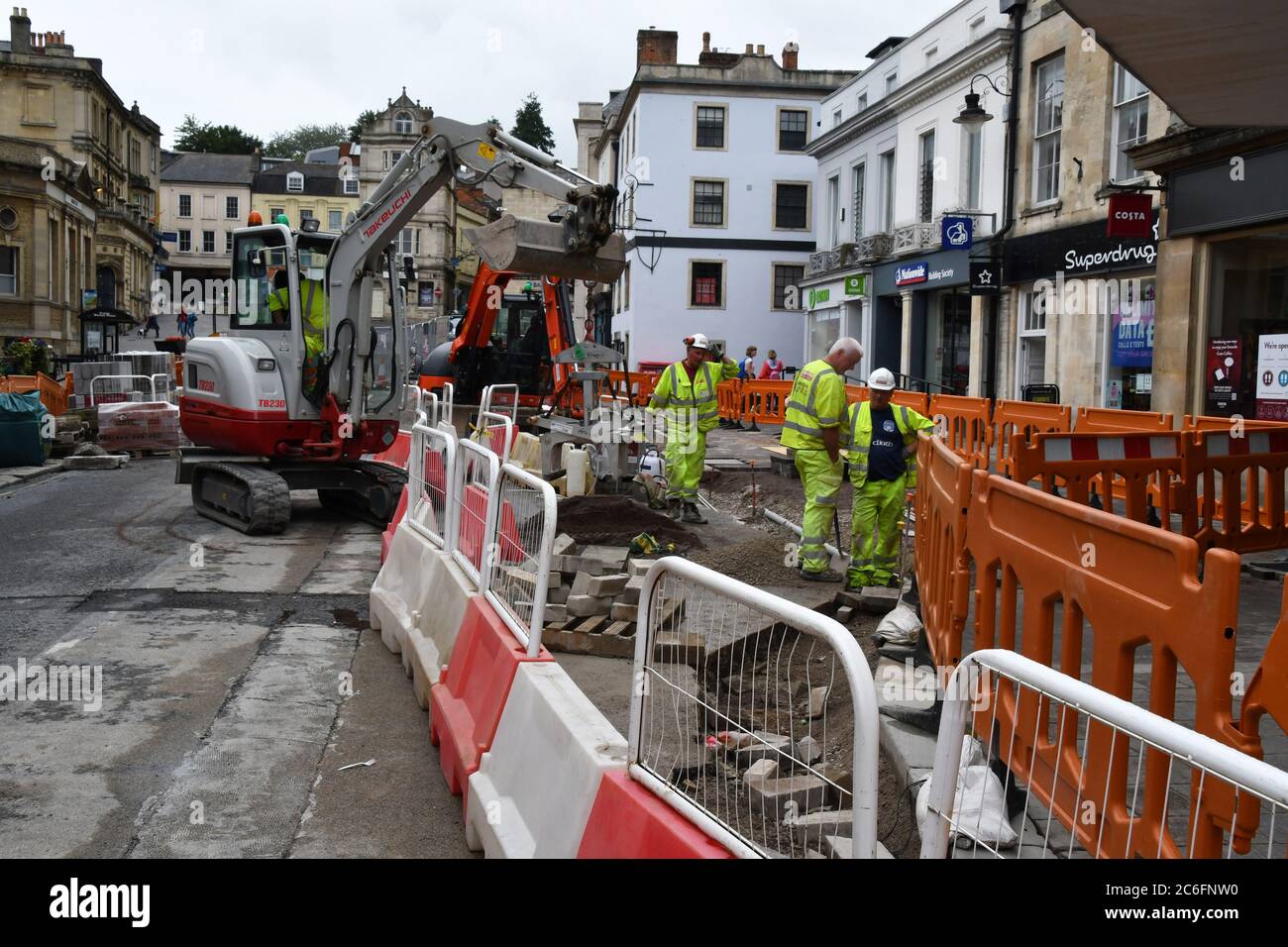 La strada chiusa attraverso il centro città di Frome in Somerset in fase di ristrutturazione a beneficio dei pedoni e di ridurre e migliorare il flusso del traffico. W Foto Stock