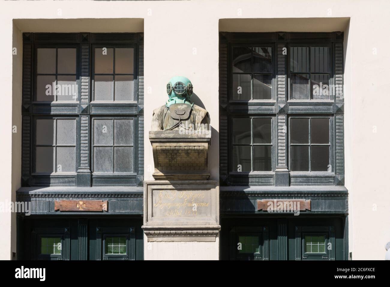 Monumento a Em. Z. Svitzer Bjergnings Enterprise datata 1833 nella Nyhavn ("nuovo porto') area, Copenhagen, Danimarca. Foto Stock