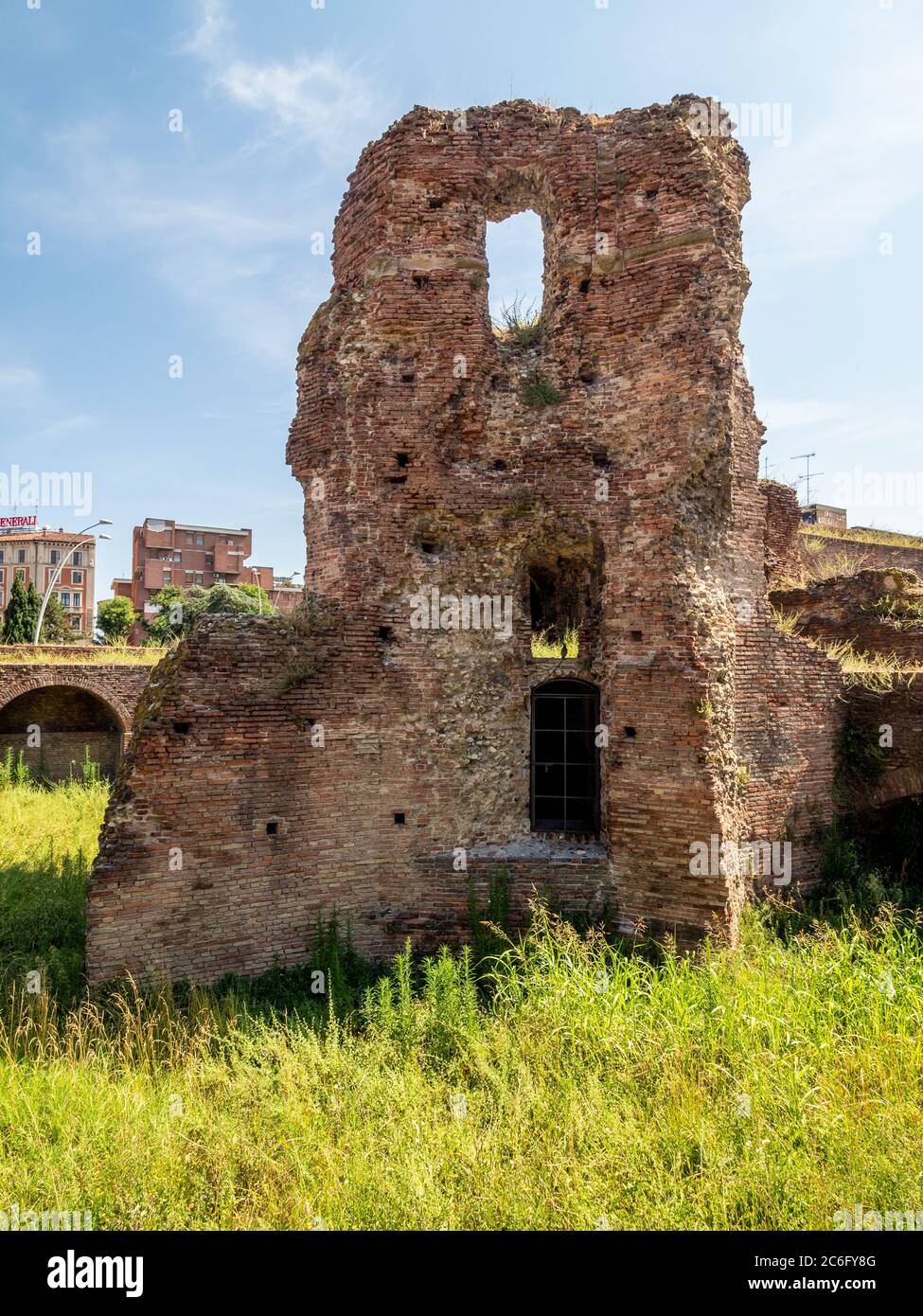 Frammento delle mura originali di Bologna. Italia. Foto Stock