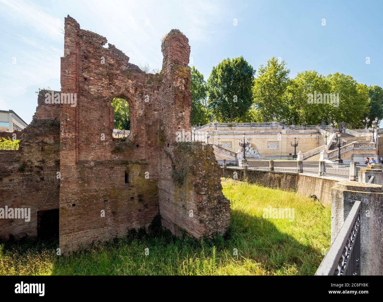 Frammento delle mura originali di Bologna. Italia. Foto Stock
