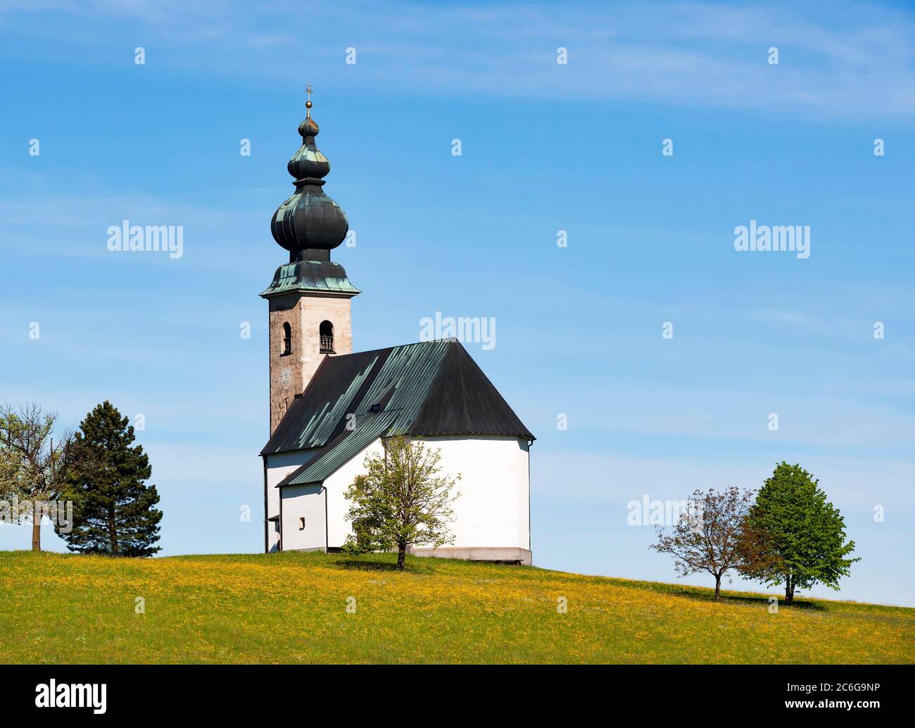 Chiesa di San Giorgio a Sommerholz, Irrsberg, Oberhofen, in primavera, Salzkammergut, Austria superiore Foto Stock