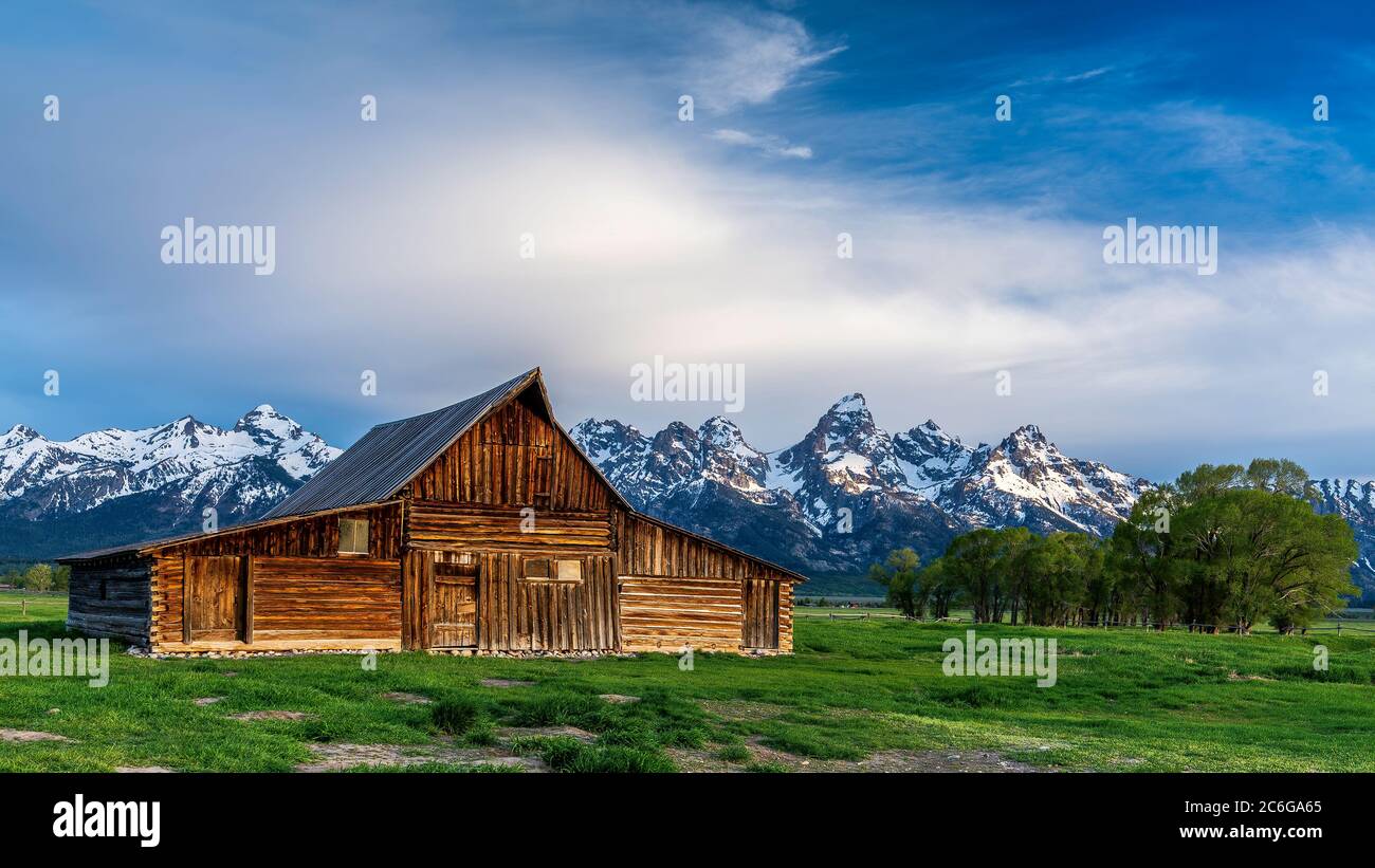 Historic Mormon Row Barn, prima linea di teton Range, Grand Teton, National Park, Wyoming, Foto Stock