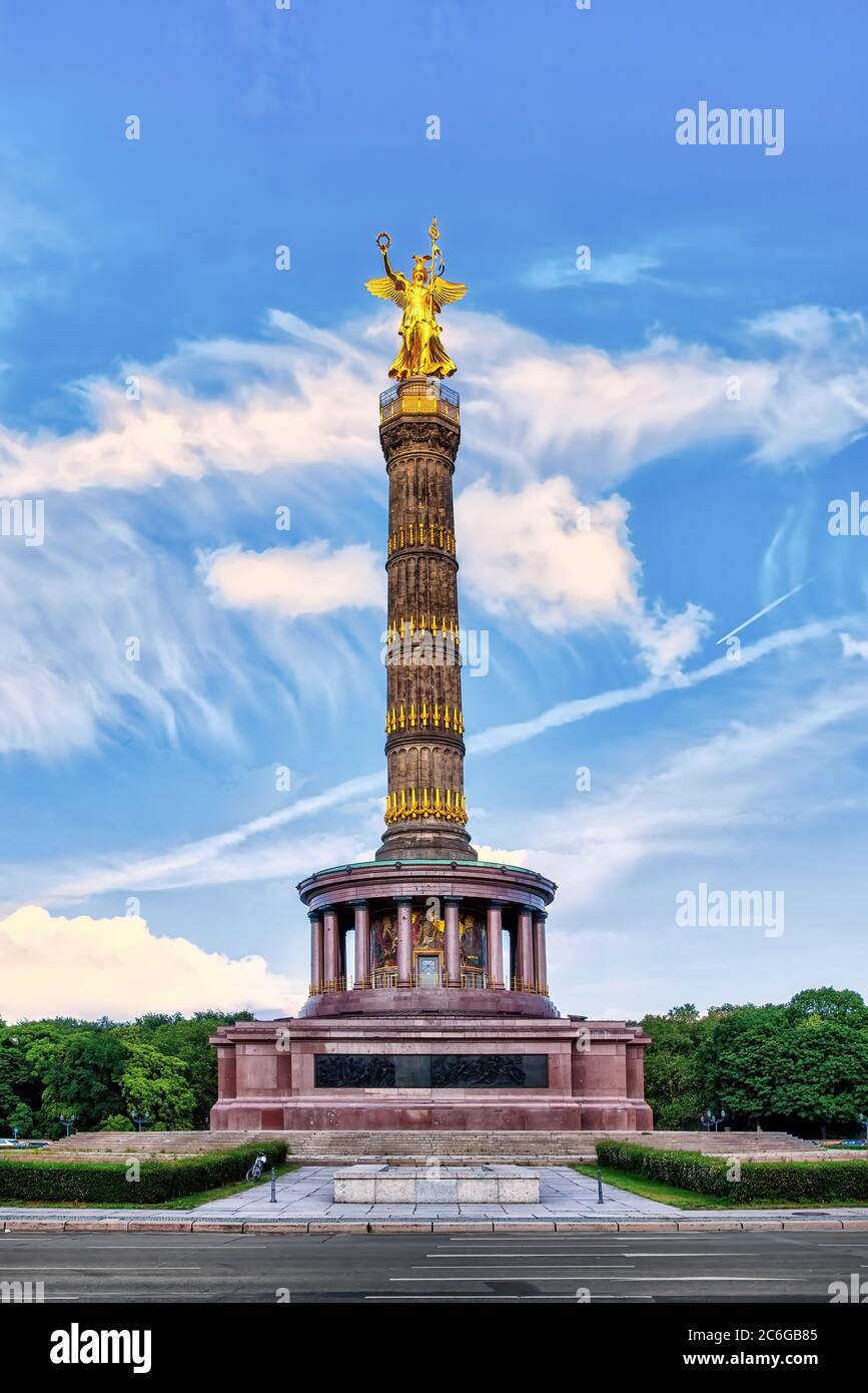 Berlino, Germania, 06/14/2020: Colonna della vittoria (Siegessaule) monumento a Berlino, Germania. Commemorazione della vittoria prussiana nella guerra danese-prussiana. Foto Stock