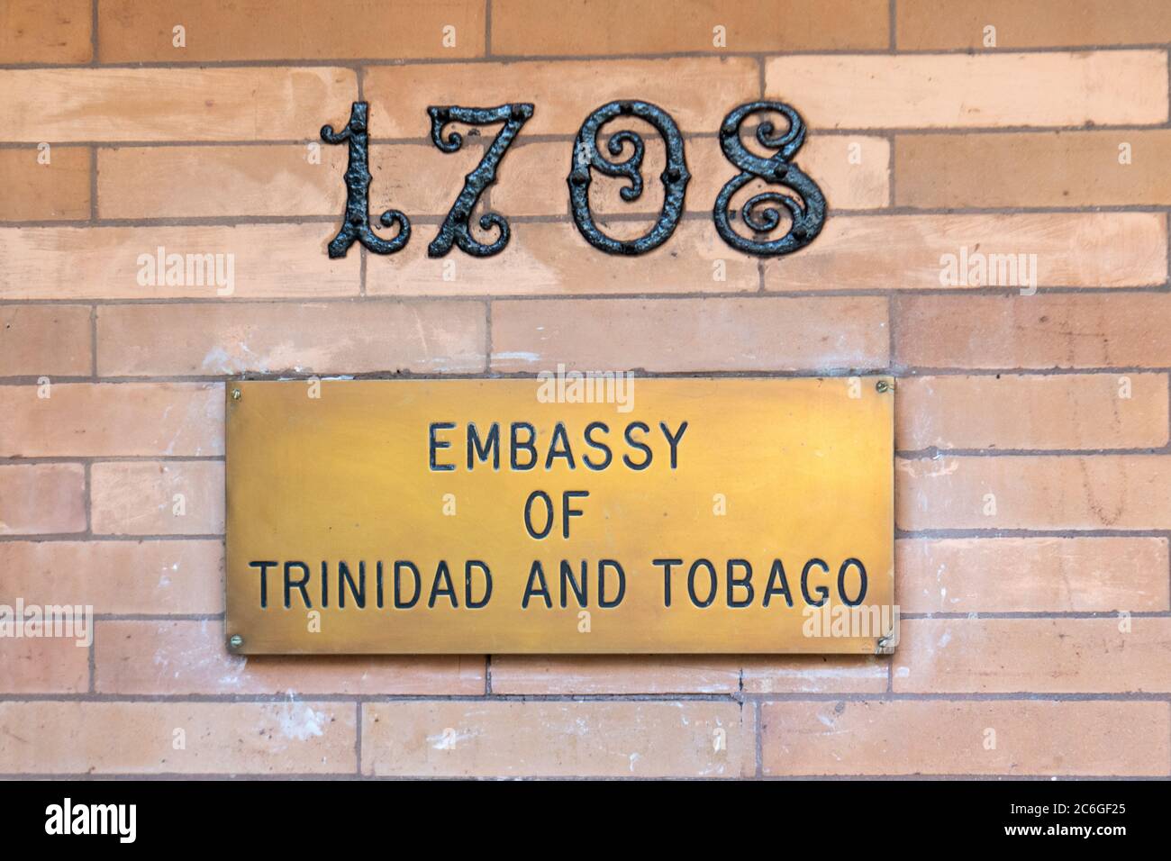 Washington, D.C. / USA - Luglio 09 2020: Firma fuori dell'Ambasciata di Trinidad e Tobago a Washington. Foto Stock