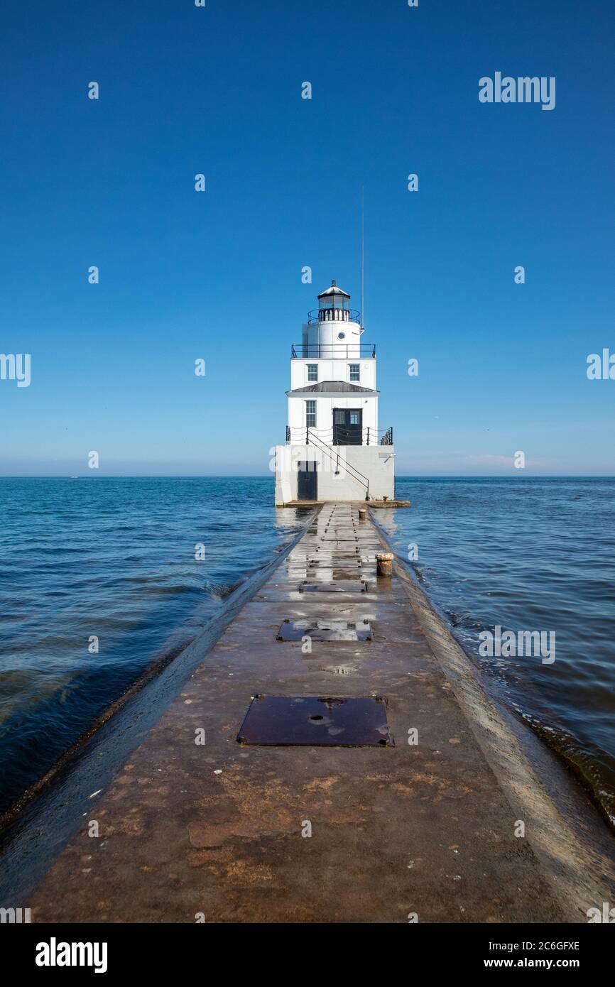 Faro di Manitowoc North Breakwater a Manitowoc, Wisconsin nel mese di luglio, verticale Foto Stock