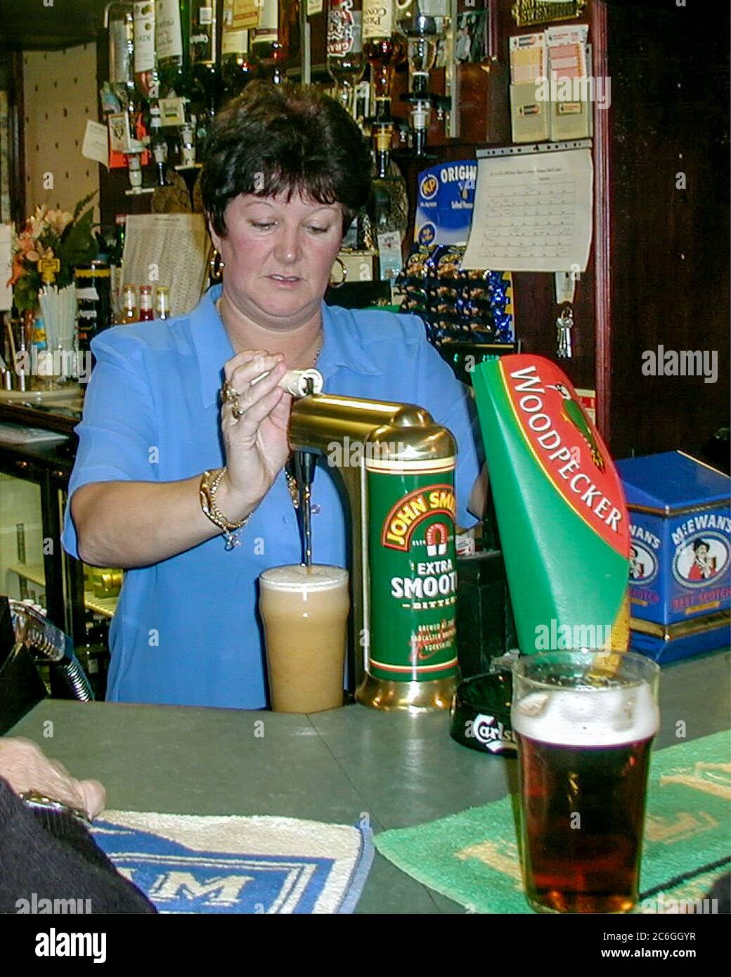 Tirare una pinta Foto Stock