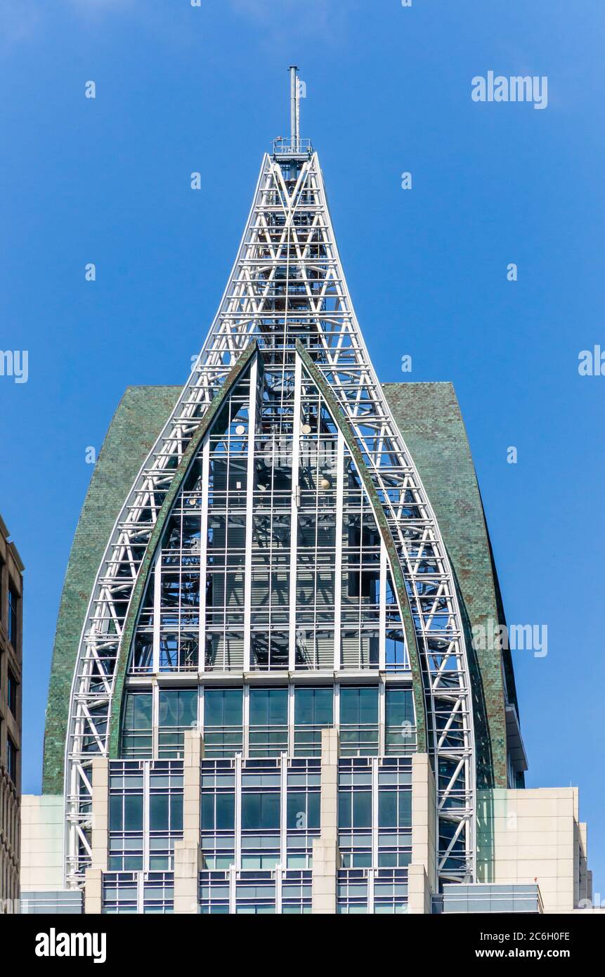 La RSA Battle House Tower è stata raffigurata, il 3 luglio 2020, a Mobile, Alabama. Con i suoi 745 metri circa, la RSA Tower è l'edificio più alto dell'Alabama. Foto Stock