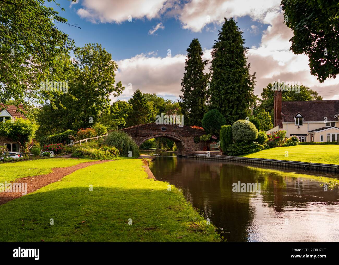 Staffordshire & Worcestershire Canal - Kinver - Whittington Horse Bridge numero 28 preso l'estate 2020 Foto Stock