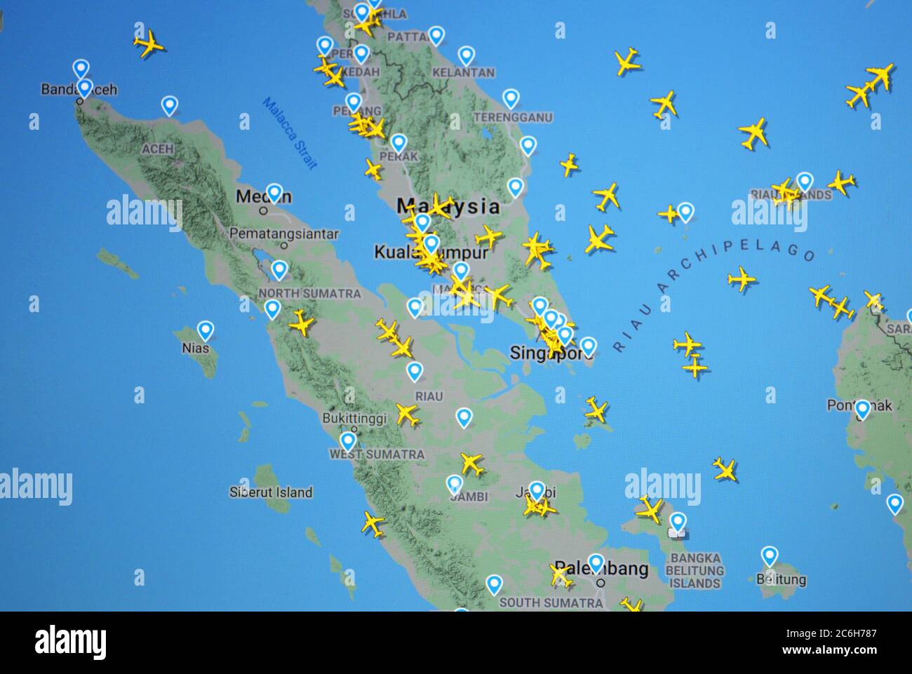 Traffico aereo su Singapore e Kuala Lumpur (10 luglio 2020, UTC 07.43) su Internet con il sito Flightradar 24 di Svenska Resenätverket AB Foto Stock