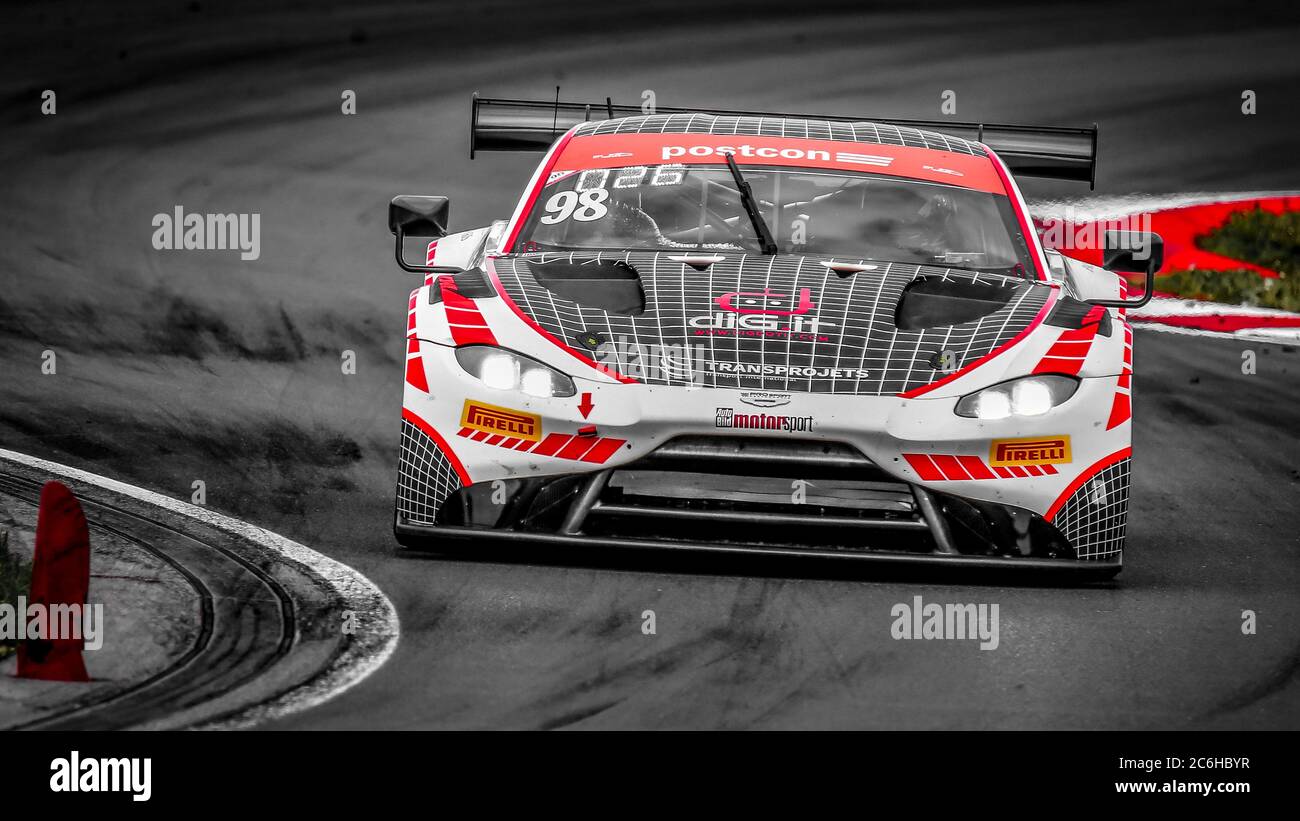 Oschersleben, Deutschland, 26 aprile 2019: Il pilota Hugo de Sadeleer guida l'Aston Martin Vantage di PROpeak Performance durante una gara di auto GT MASTER Foto Stock