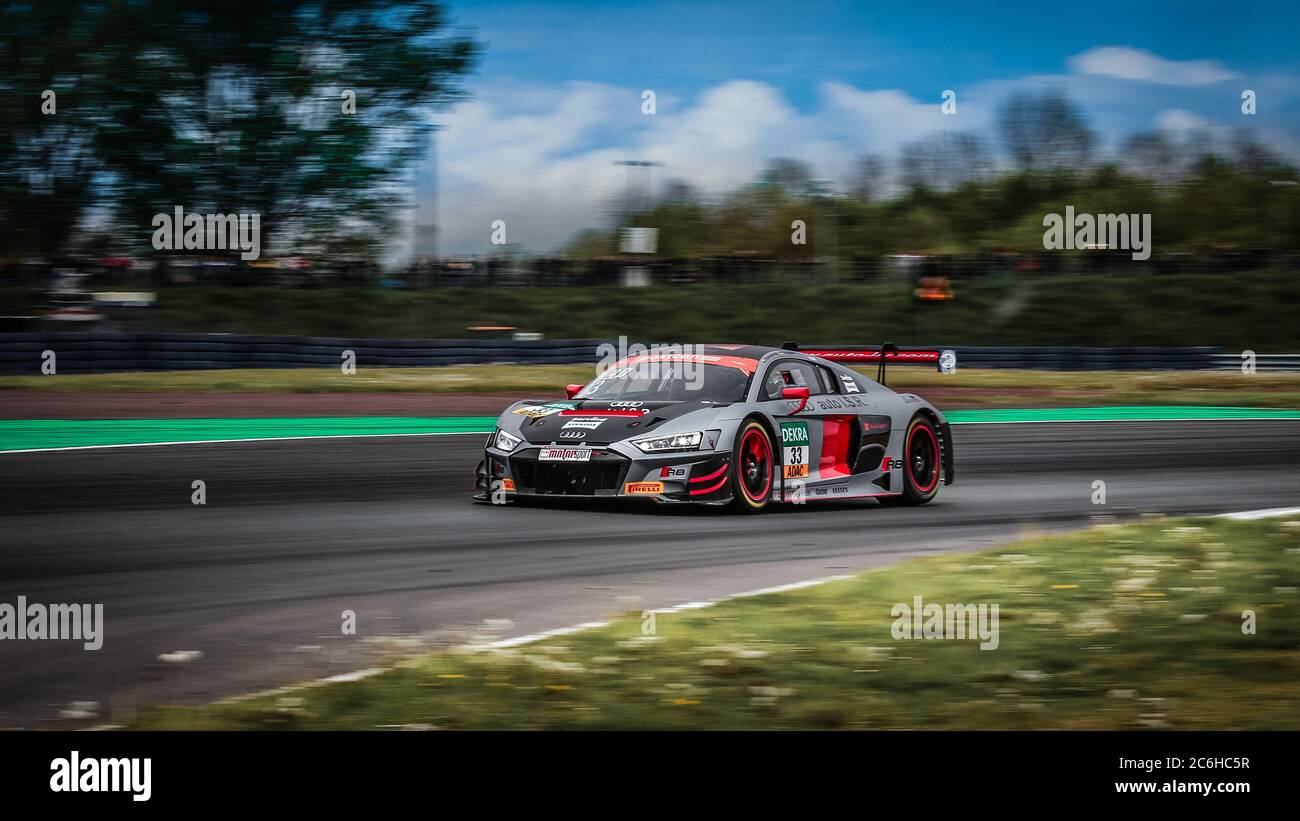 Oschersleben, Deutschland, 27 aprile 2019: Pilota ceco Filip Salaquarda alla guida dell'Audi R8 LMS del Team ISR durante una gara in GT MASTERS Foto Stock