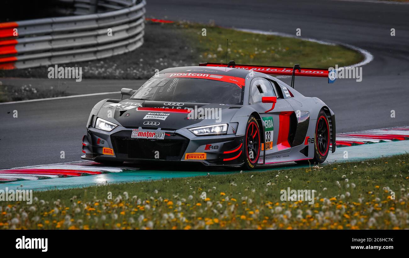 Oschersleben, Deutschland, 27 aprile 2019: Pilota filip Salaquarda alla guida dell'Audi R8 del Team ISR durante una gara di gara in una gara DI auto MASTER GT Foto Stock