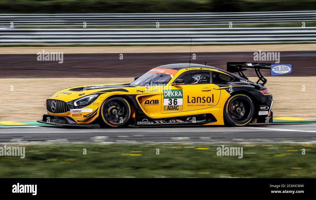 Oschersleben, Deutschland, 28 aprile 2019: Aidan Leggi guidare una Mercedes AMG durante una gara di auto GT MASTERS alla Motorsport Arena di Oschersleben. Foto Stock