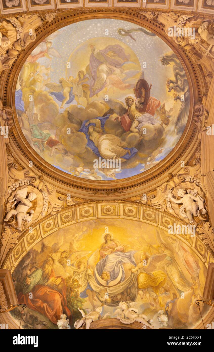 BOLOGNA, ITALIA - 3 FEBBRAIO 2020: Affresco della guerra di San Michele con gli angeli caduti e dell'Immacolata Concezione nella chiesa barocca di San Michele in Bosco Foto Stock