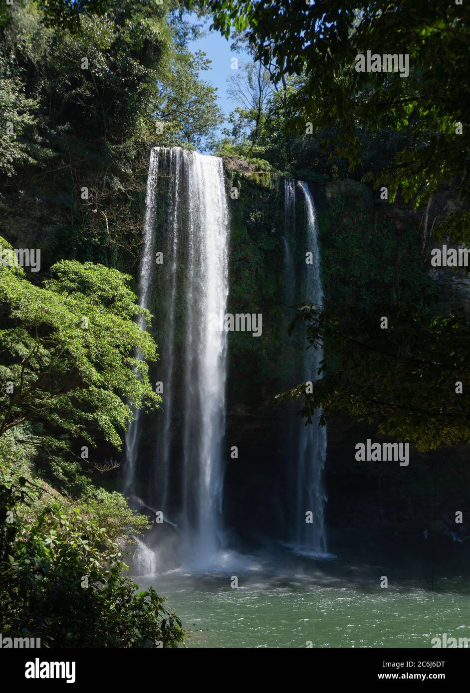 Cascata iconica nella giungla messicana a Misol-Há, Chiapas, Messico Foto Stock