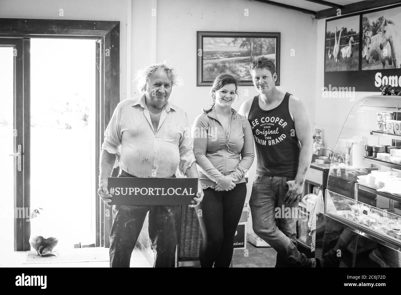 John, Amber e Rob - Cowshill Farm Shop, Cowshill Farm prodotti locali. Un vero e proprio negozio di fattoria in una fattoria, con animali Foto Stock