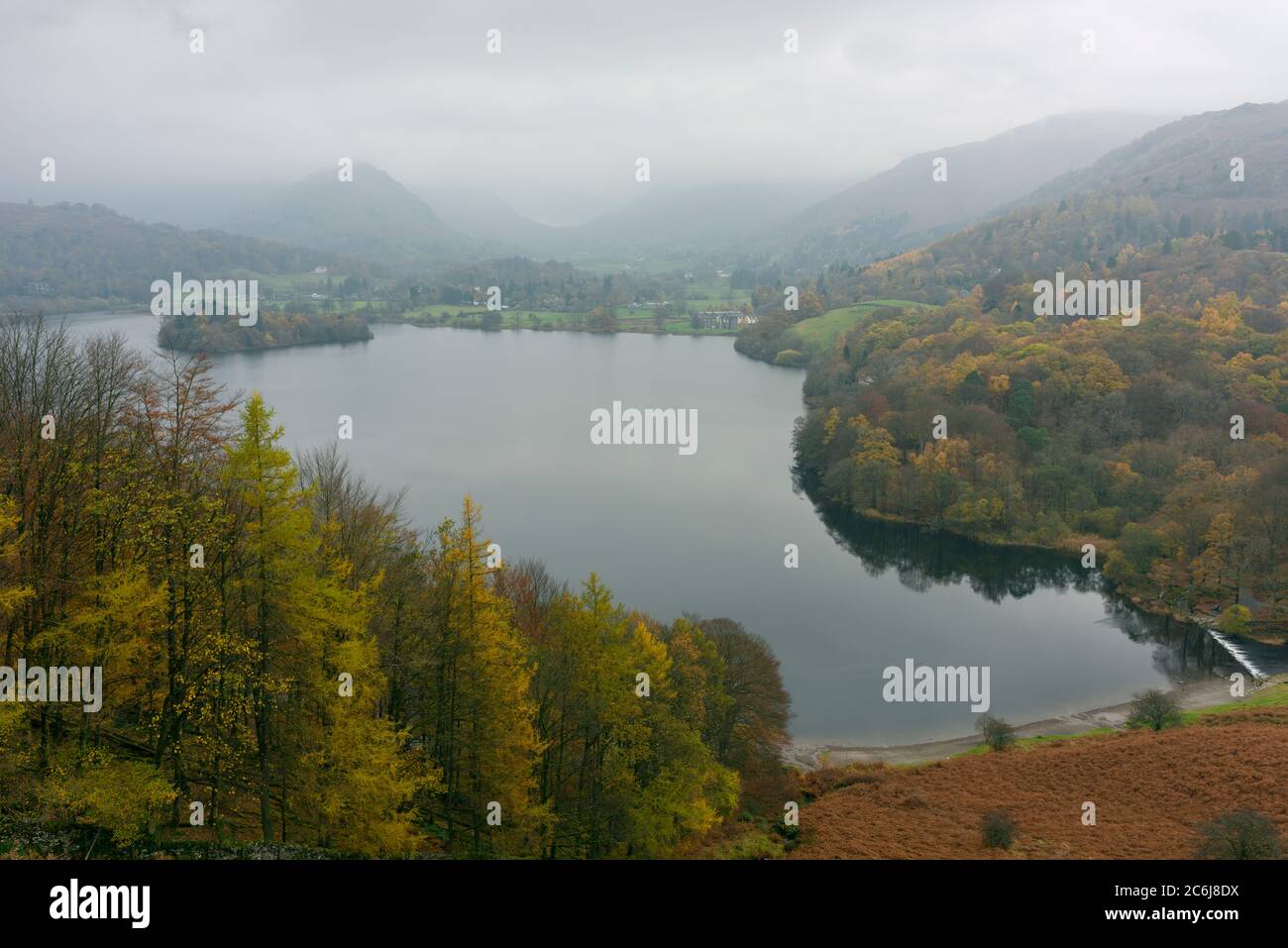 Lago Grasmere da Loughrigg Terrace in un giorno di autunno nel Lake District National Park, Cumbria, Inghilterra. Foto Stock