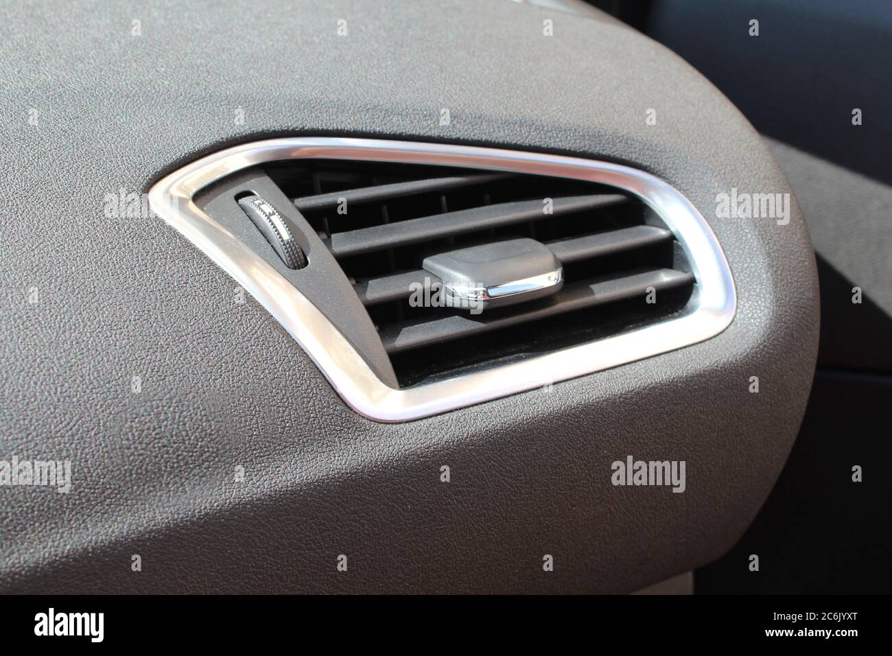 Ventilazione dell'aria all'interno dell'auto. Aria condizionata regolabile Foto Stock