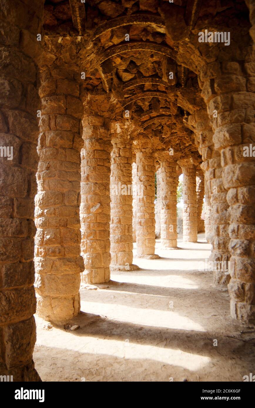 Particolare architettonico del famoso parco progettato dall'architetto catalano Antonio Gaudi, Park Guell, Barcellona, Catalogna, Spagna Foto Stock