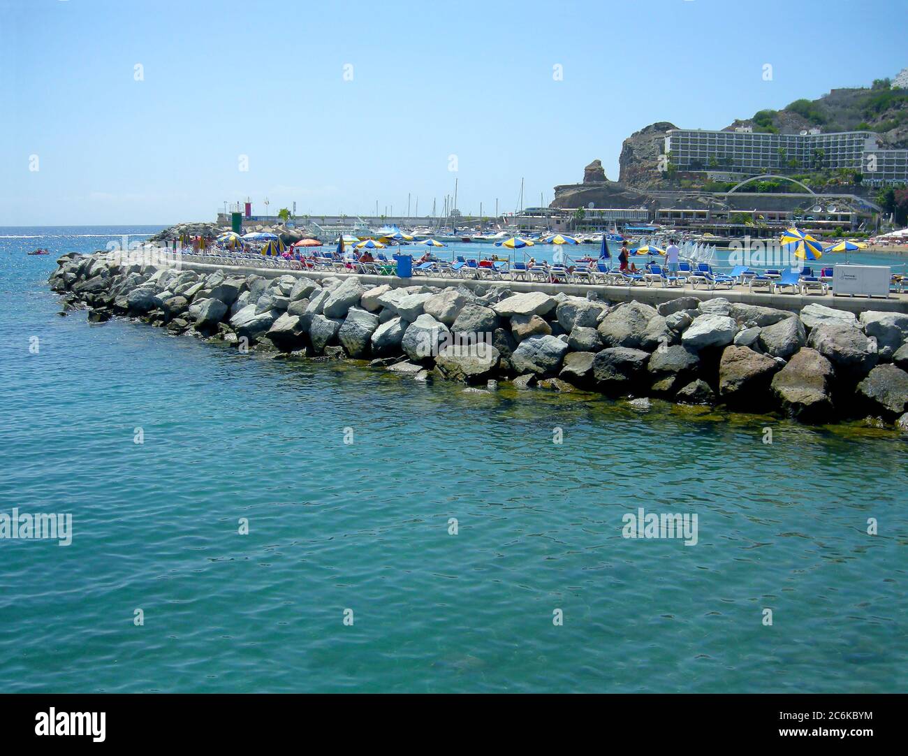 Turisti e yacht a Porto Rico porto Gran Canaria Foto Stock