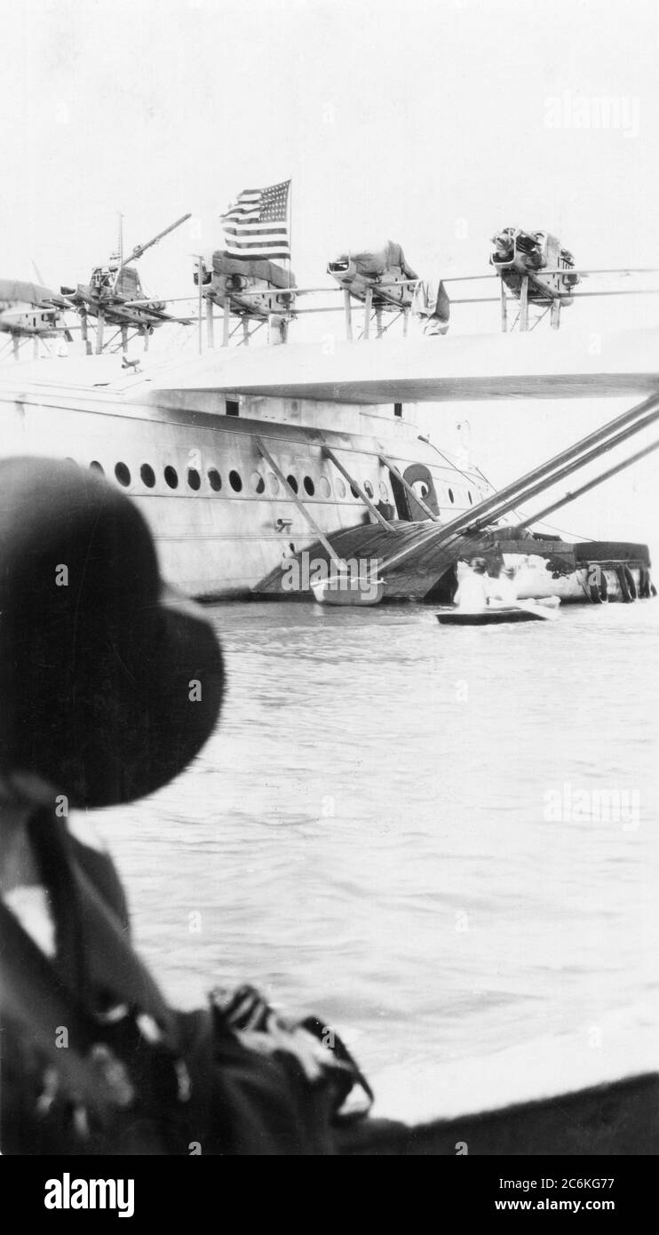 New York. 1931. Il gigante tedesco Dornier DO-X volando a New York. Foto Stock