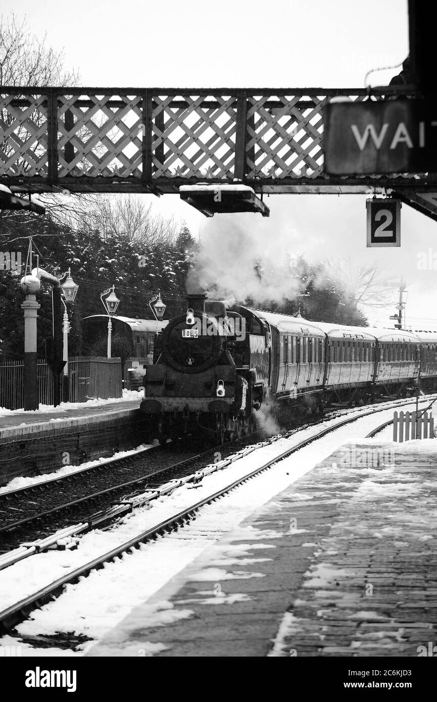 80072 arrivo alla stazione di Bridgnorth con un treno da Kidderminster. Foto Stock