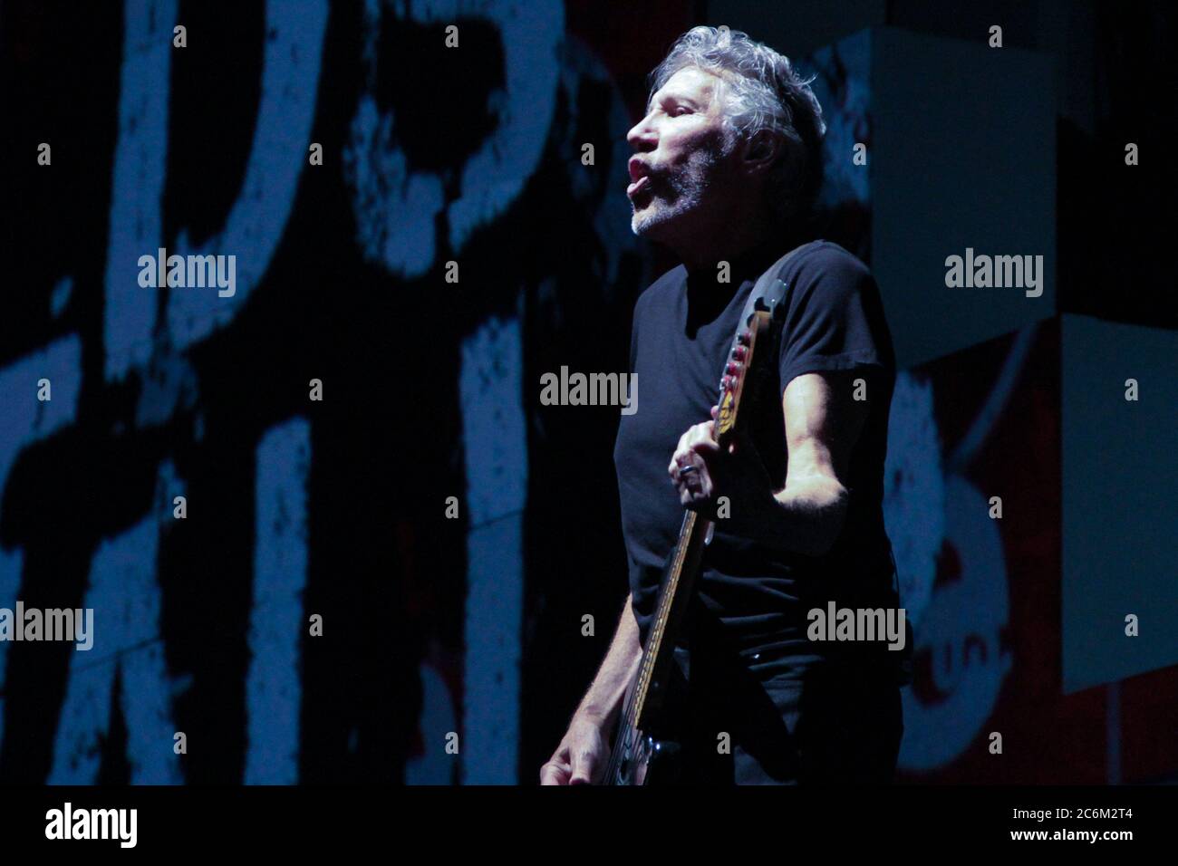 RIO DE JANEIRO, 29.03.2012: Roger Waters suona nello stadio Joao Havelange di Rio de Janeiro (Néstor J. Beremblum / Alamy News) Foto Stock