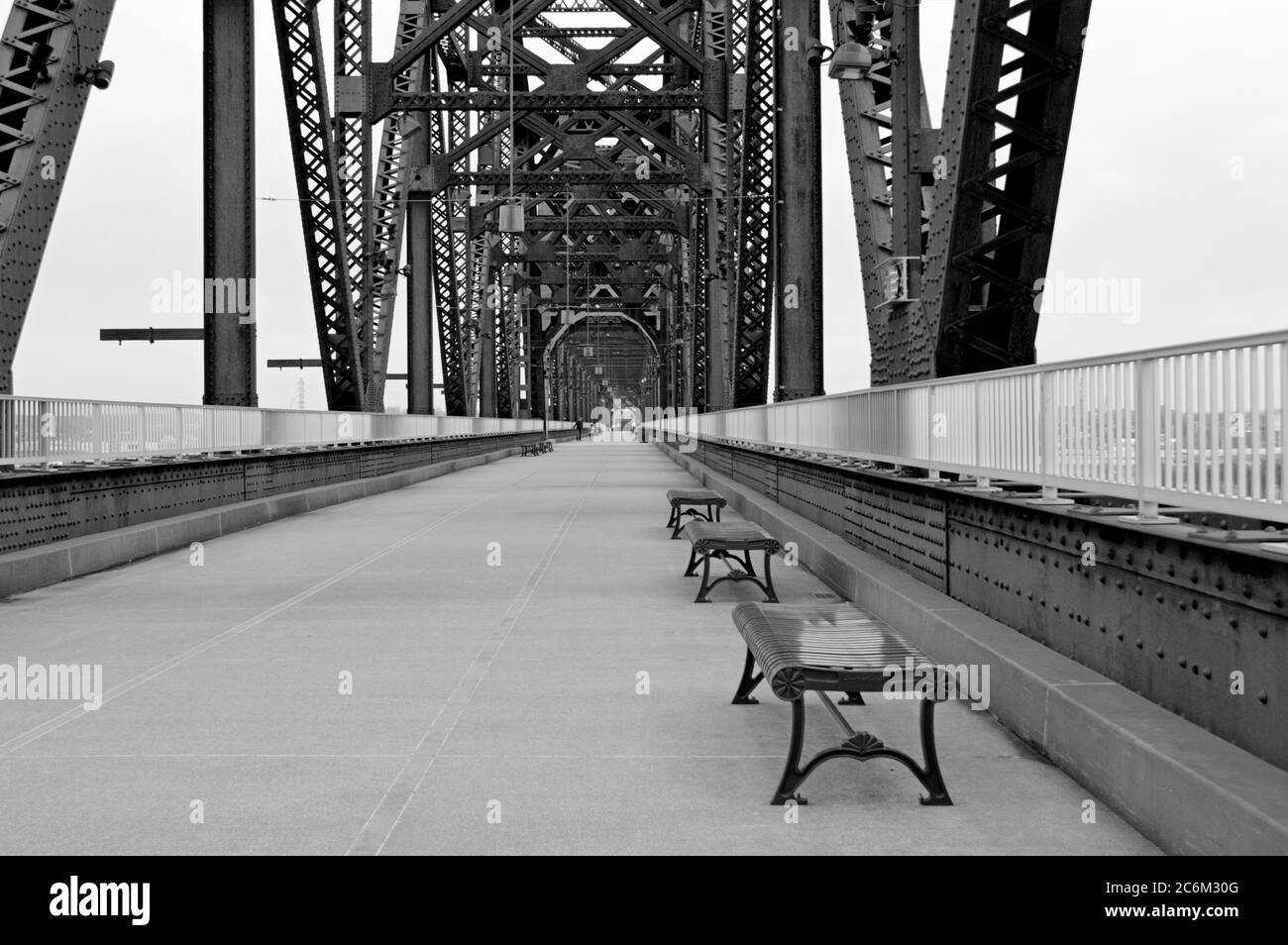 Big Four Bridge sul fiume Ohio che collega Louisville, Kentucky e Jeffersonville, Indiana. Foto Stock