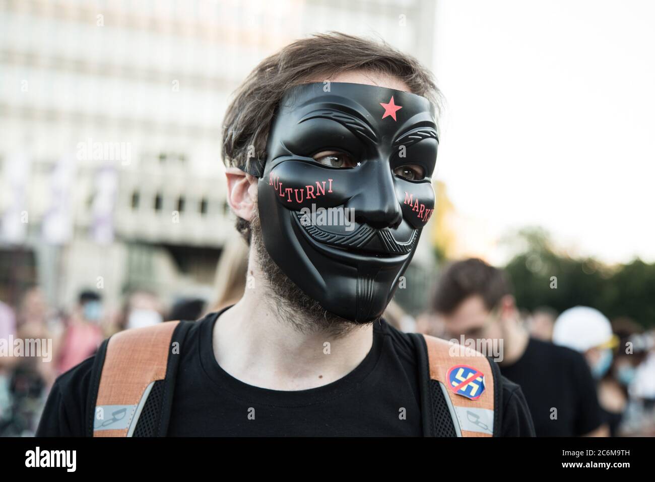 Disegna la maschera di Guy Fawkes