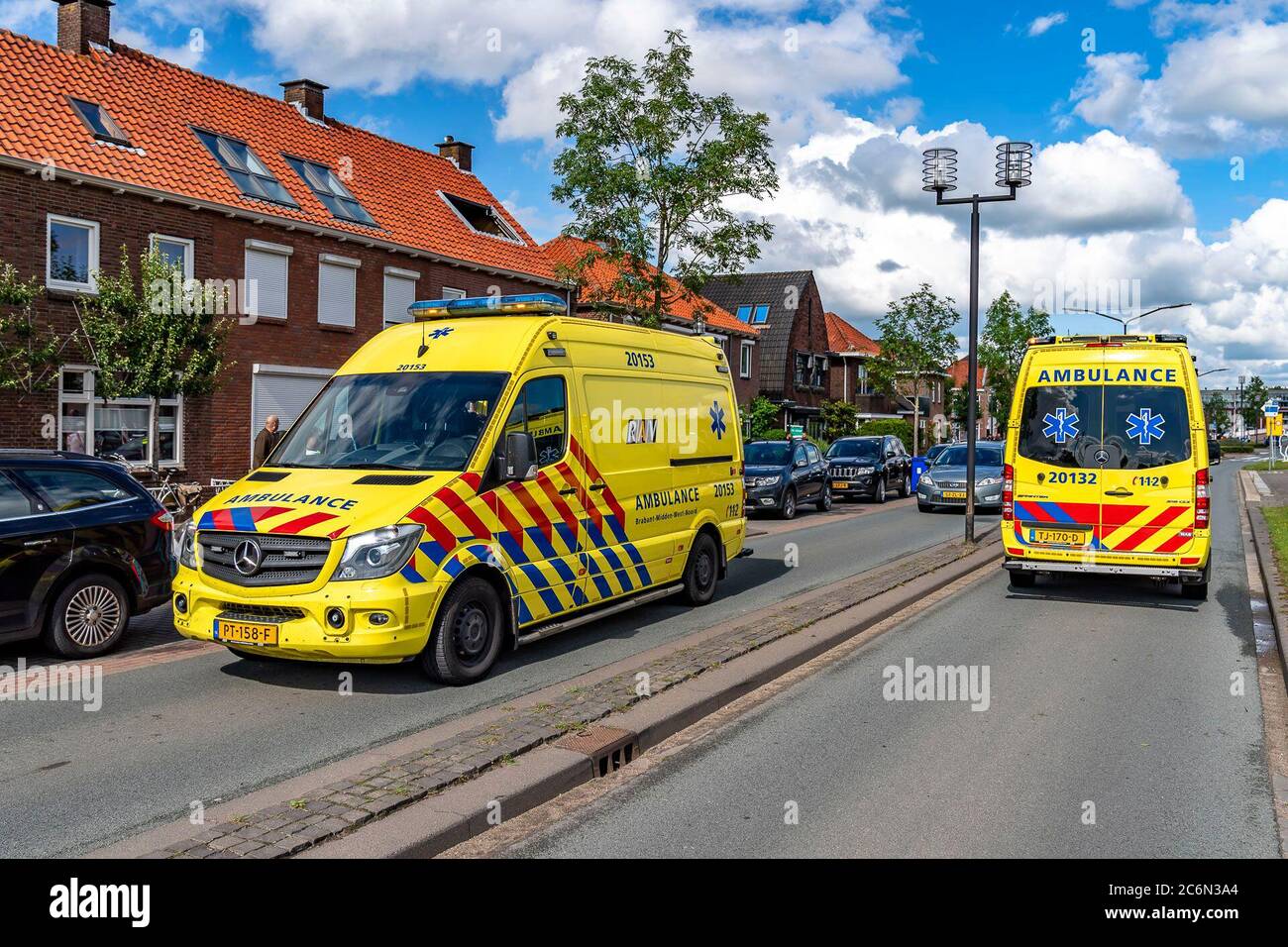 RAAMSDONKSVEER, Olanda, 10-07-2020, dutchnews, , nuovi veicoli per la polizia a strisce Foto Stock