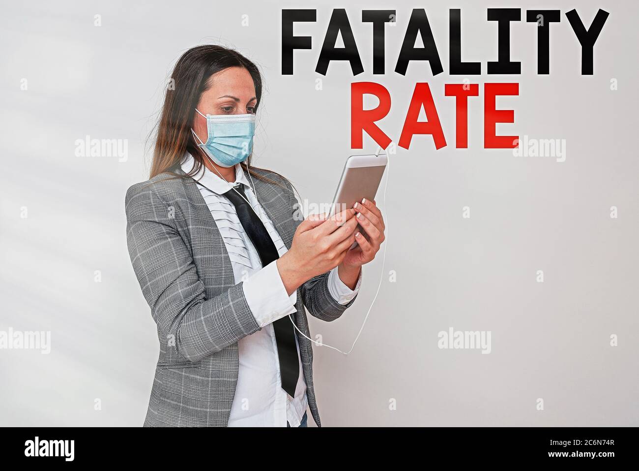 Nota di scrittura che mostra la percentuale di Fatalità. Concetto di business per il numero calcolato di decessi in un intervallo specifico di periodo che promuove la consapevolezza della salute con s. Foto Stock
