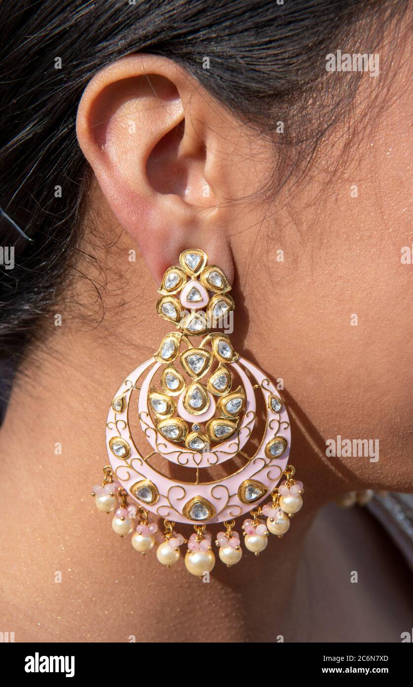 Bella goccia orecing con diamanti e perle Punjab Imdia Foto Stock