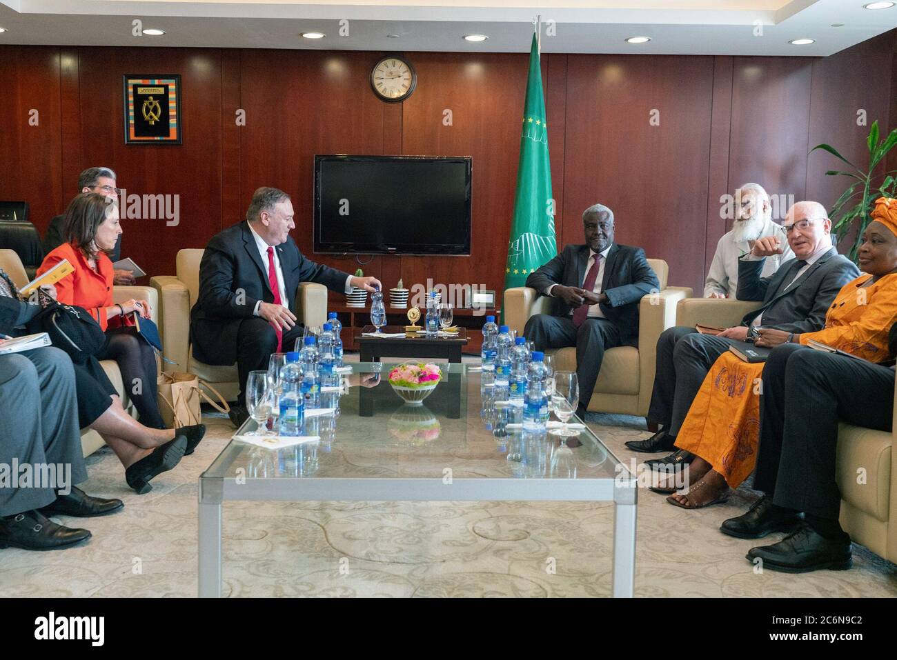 Il Segretario di Stato Mike Pompeo incontra il Presidente della Commissione Africana Moussa Faki Mahamat ad Addis Abeba, Etiopia, il 18 febbraio 2020 Foto Stock