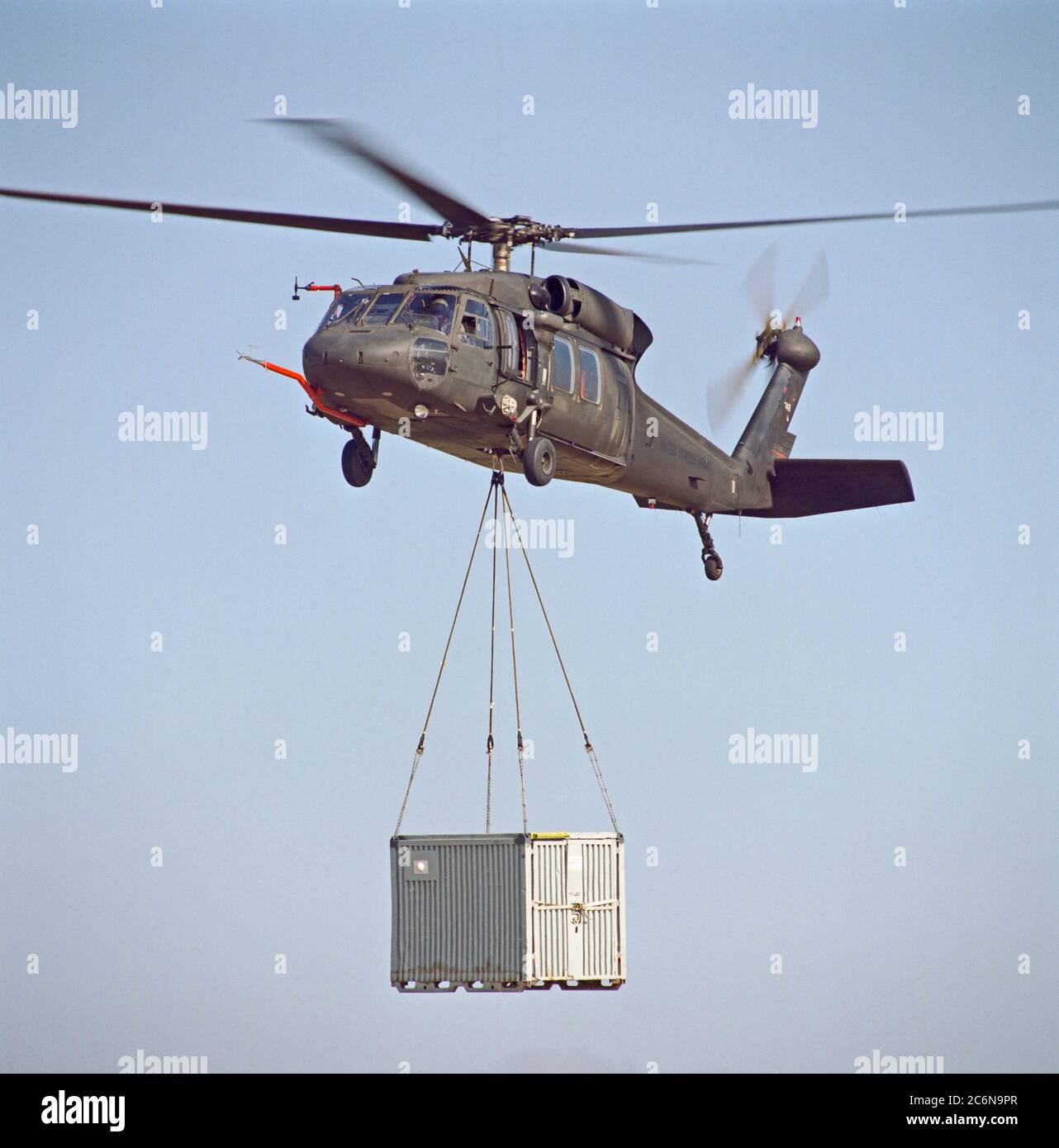 UH-60 (NASA-748) prova di carico di Sling per Dynamic Response. CA. Agosto 1997 Foto Stock