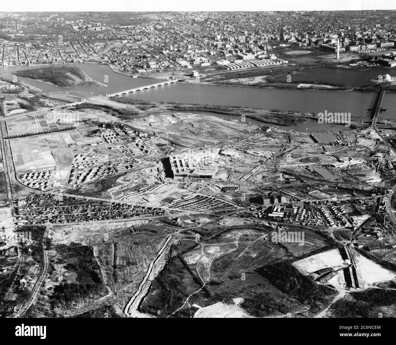 Una veduta aerea della costruzione del Pentagono il 29 febbraio 1942 Foto Stock