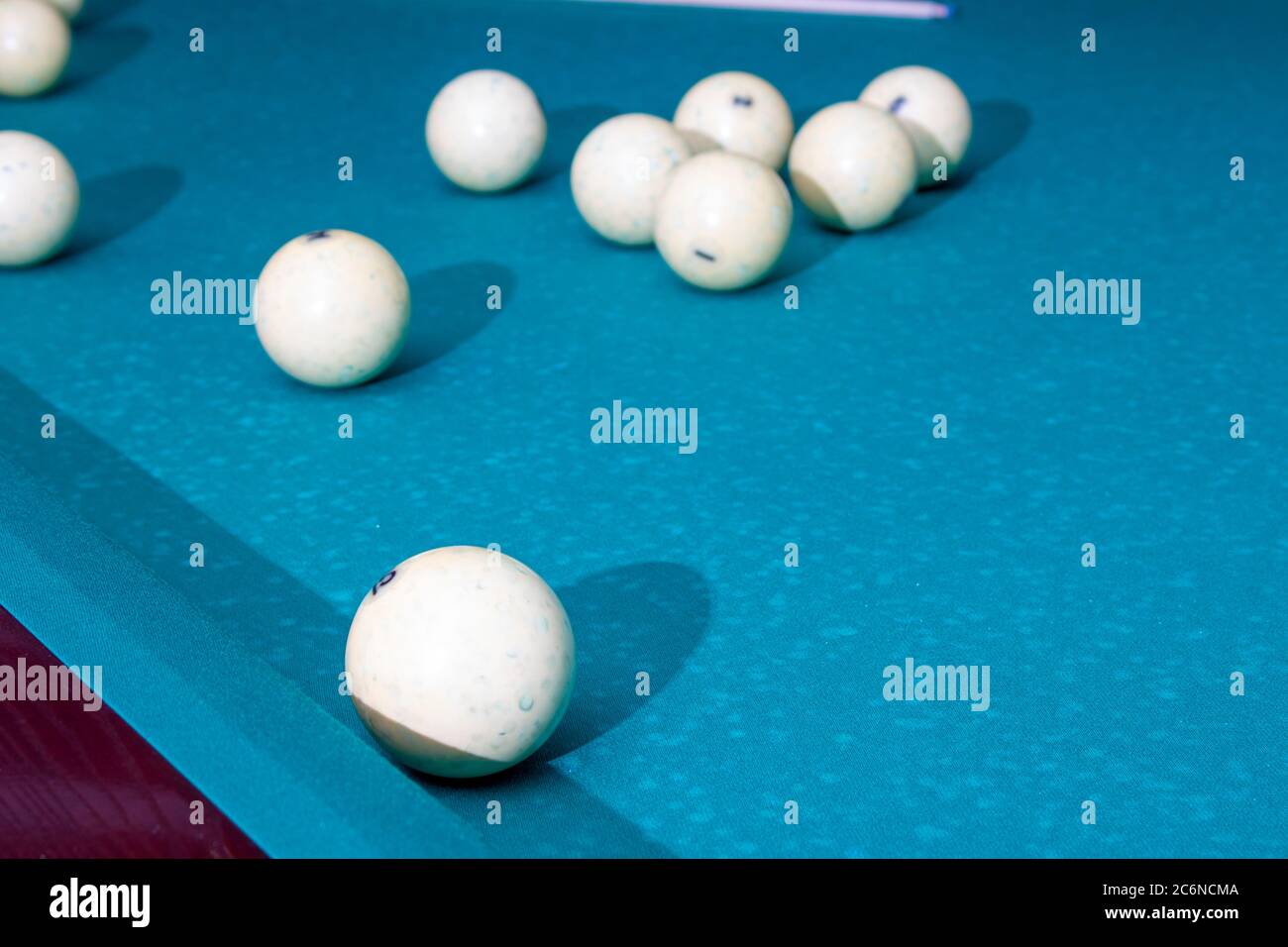 Palline bianche da biliardo - gioco in piscina, competizione Foto Stock