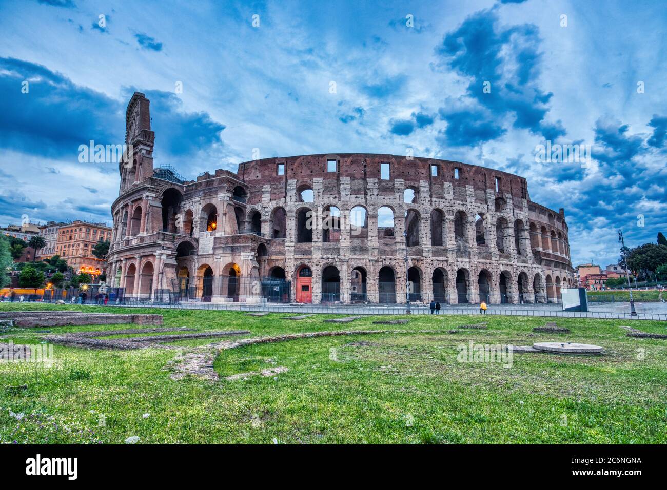 Splendido Colosseo in dettaglio nel corso di una giornata nuvolosa, Roma, Italia Parole chiave: roma colosseo, monumento, un punto di riferimento, Colosseo, italia, italia Foto Stock