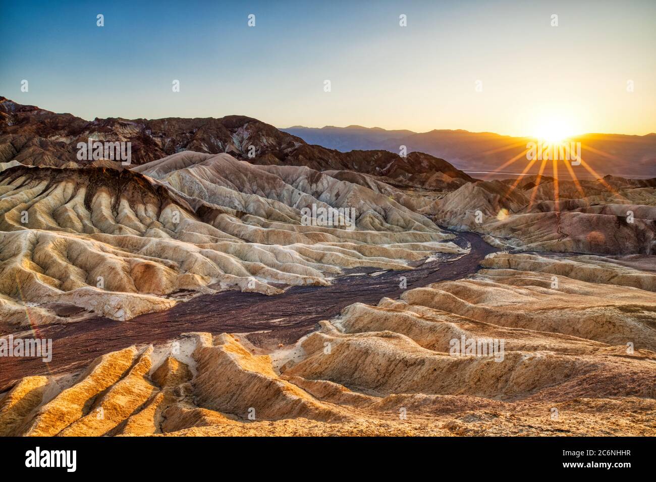 Vista di Badlands da Zabriskie Point nel Parco Nazionale della Valle della morte al tramonto, California parole chiave: Morte, valle, california, badlands, paesaggio, Foto Stock